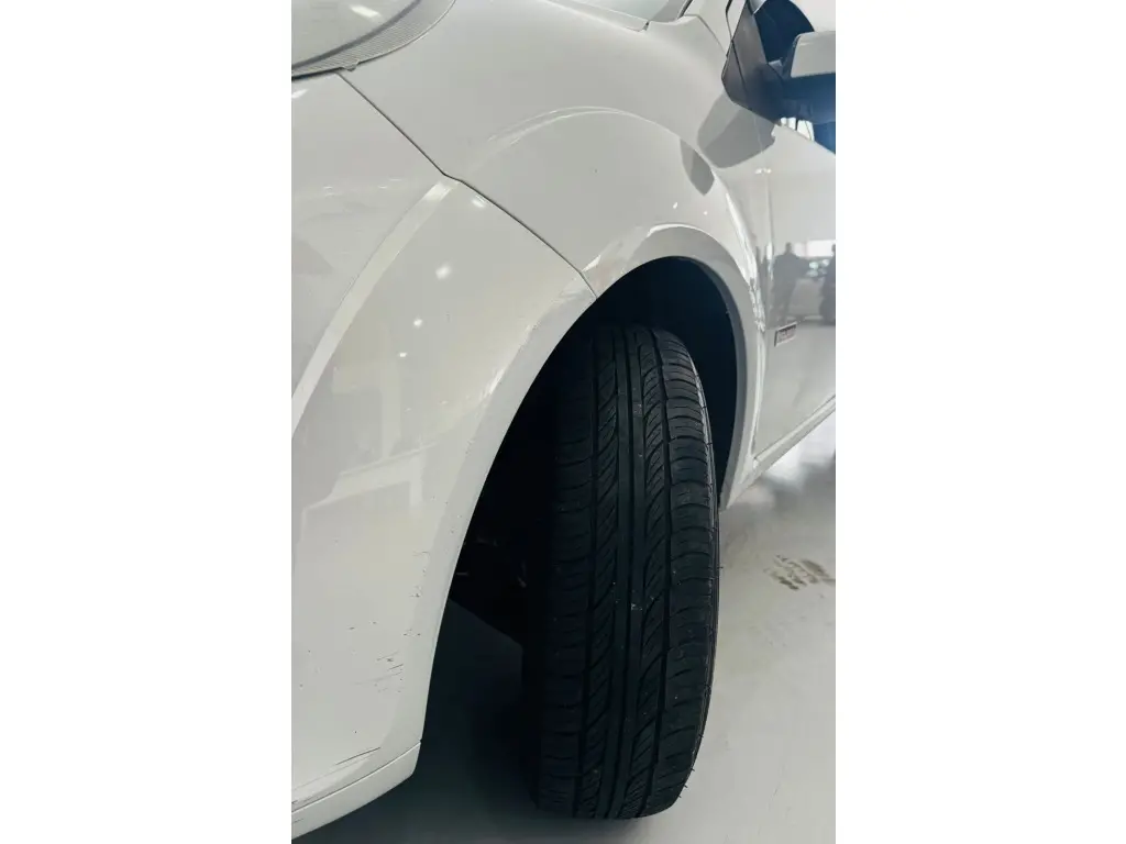 FORD Fiesta Hatch - Foto