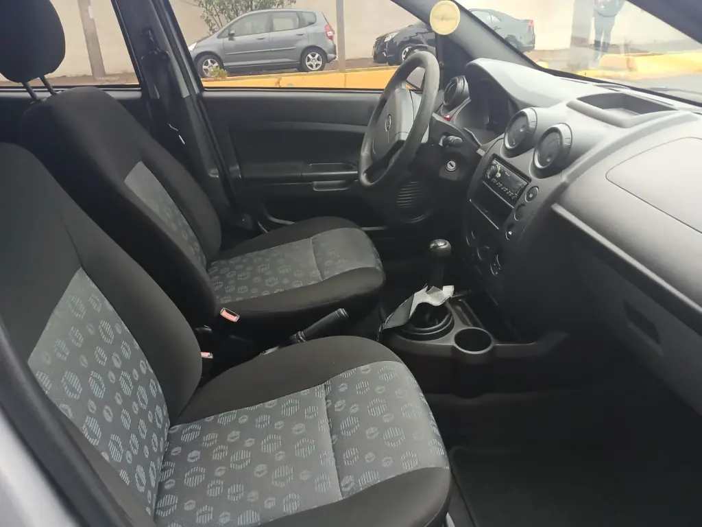 FORD Fiesta Hatch - Foto