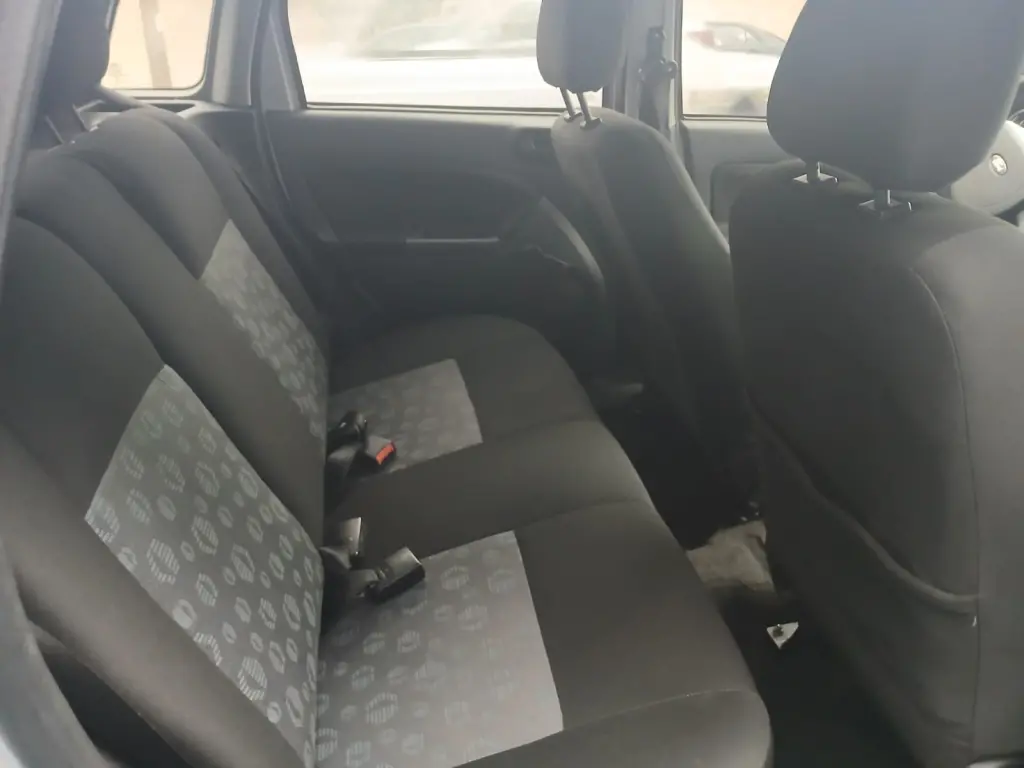 FORD Fiesta Hatch - Foto