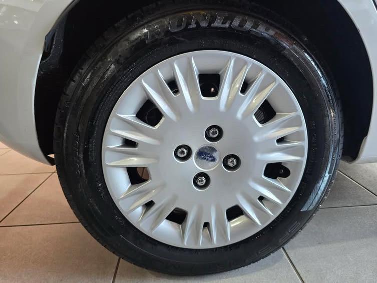 FORD Fiesta Hatch - Foto