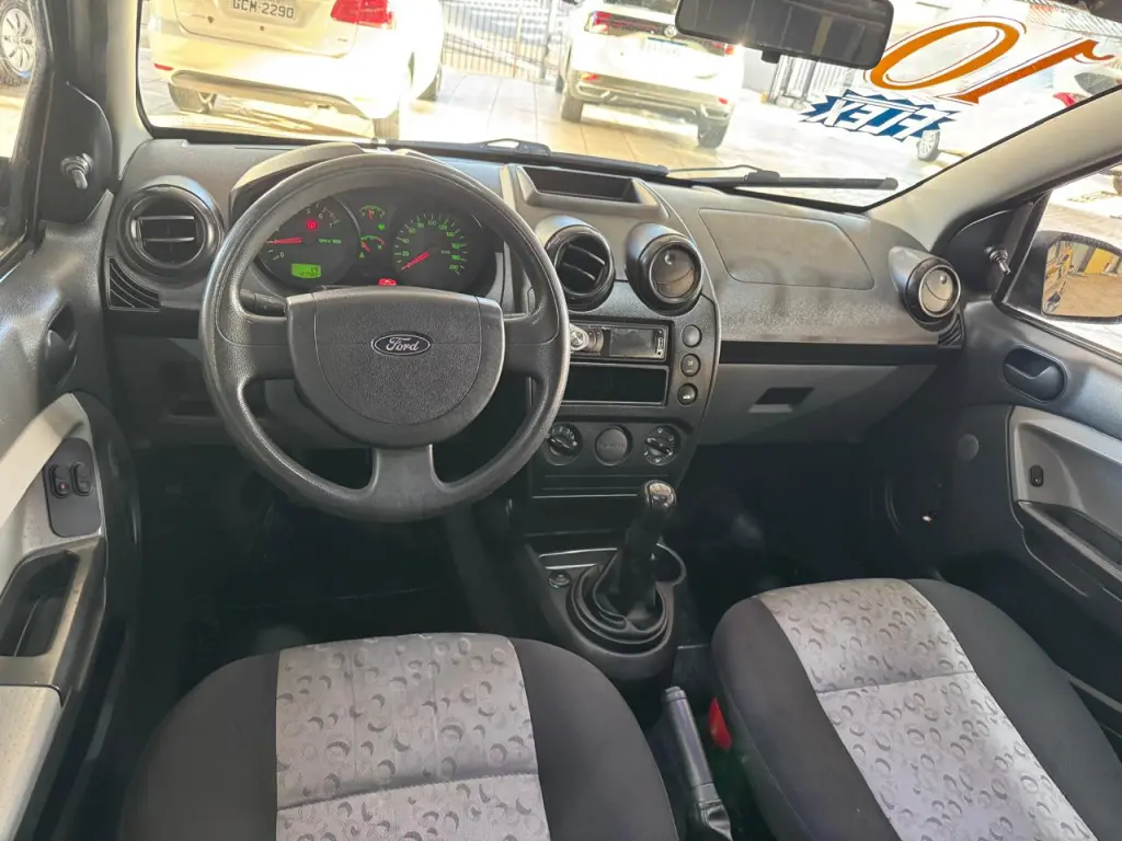 FORD Fiesta Hatch - Foto