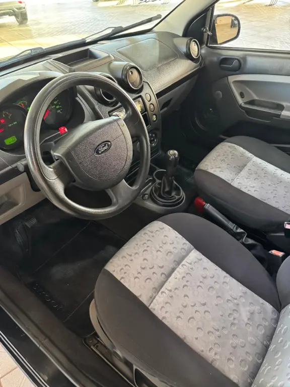 FORD Fiesta Hatch - Foto