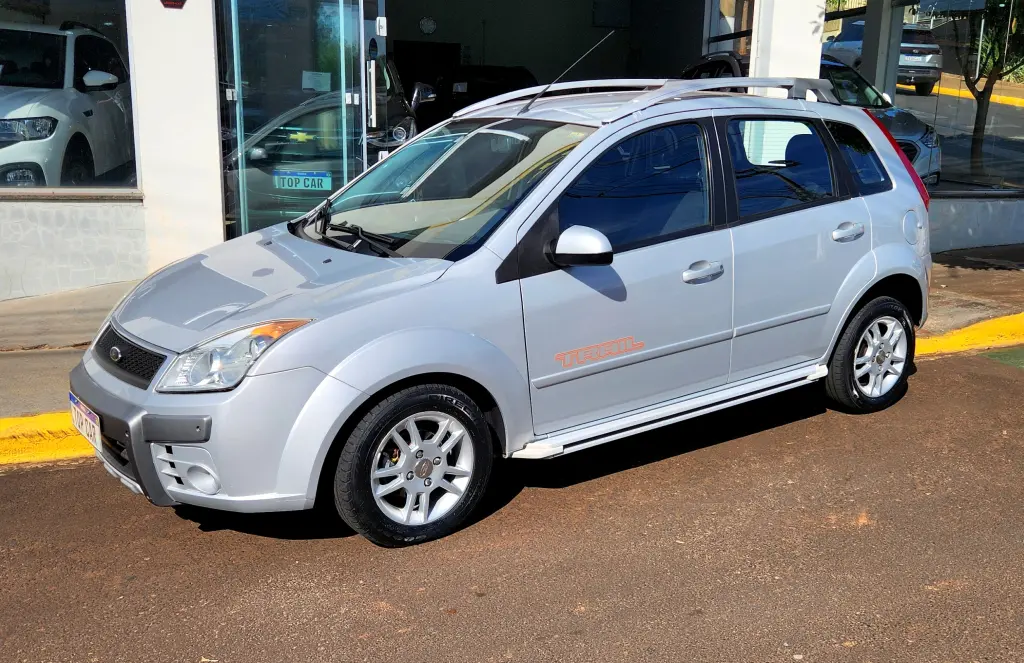 FORD Fiesta Hatch - Foto