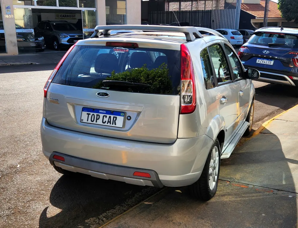 FORD Fiesta Hatch - Foto