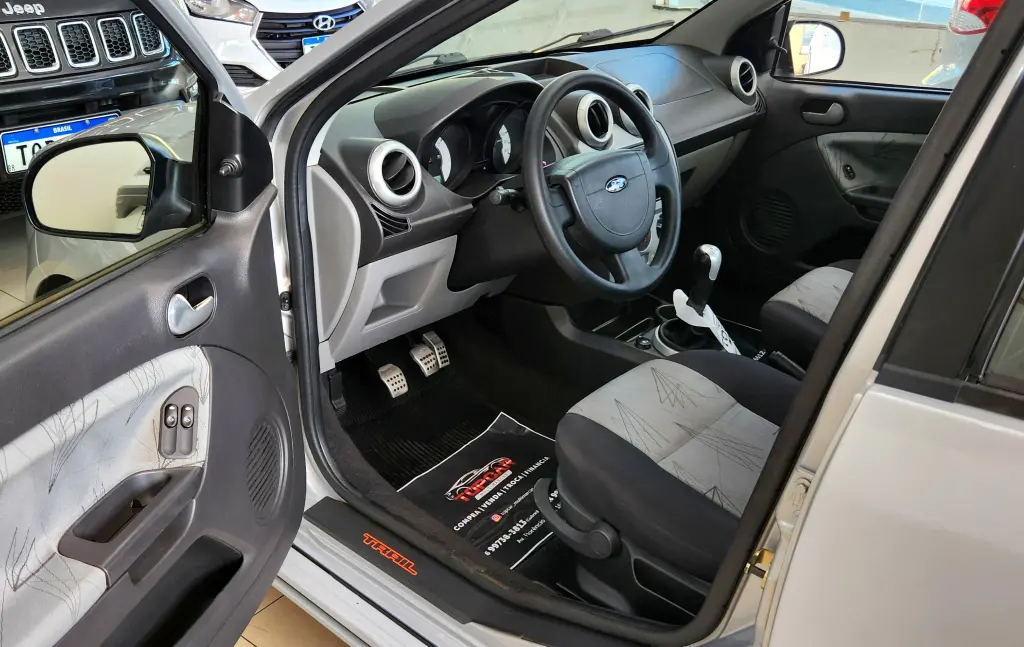 FORD Fiesta Hatch - Foto