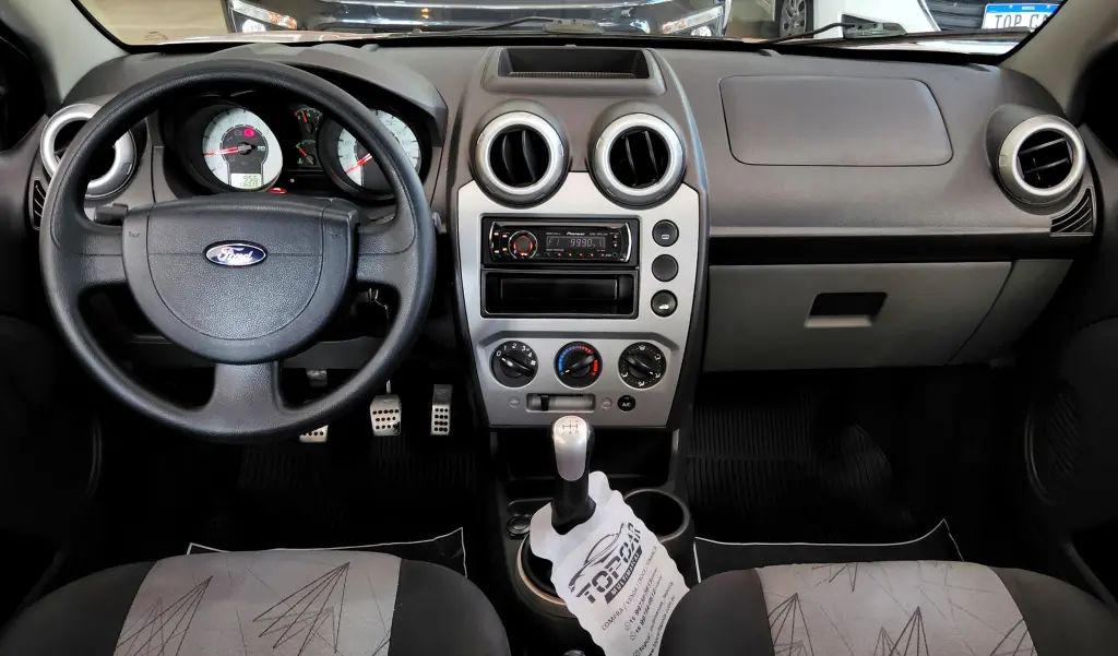 FORD Fiesta Hatch - Foto