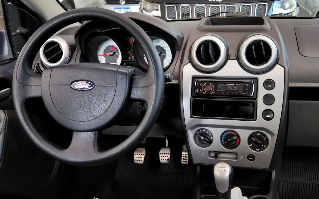 FORD Fiesta Hatch - Foto