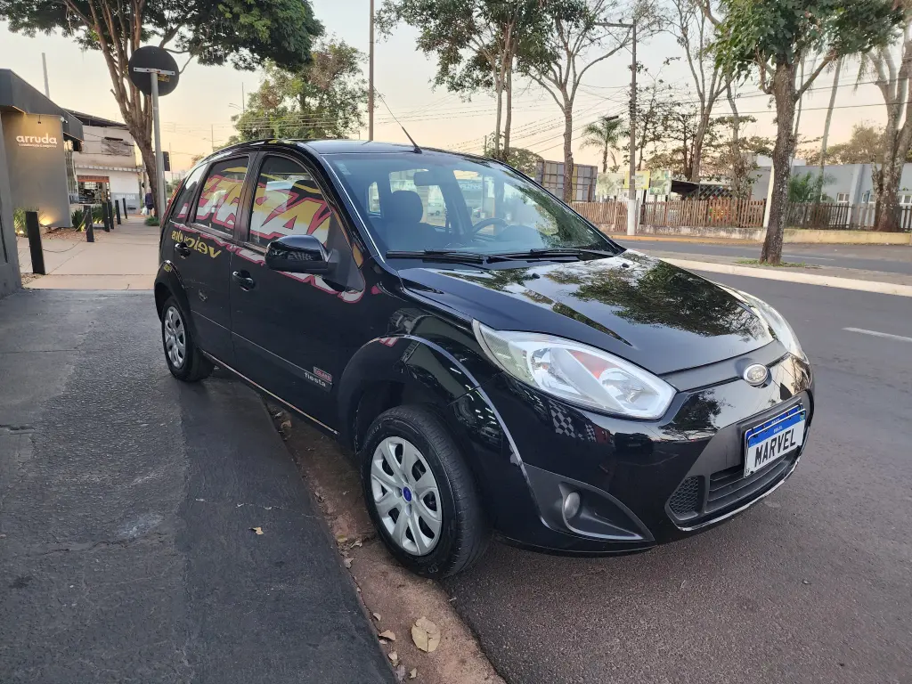 FORD Fiesta Hatch - Foto