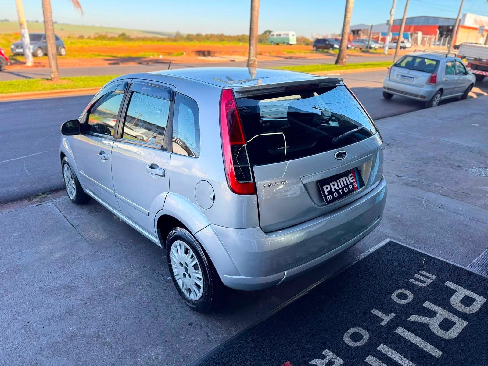 FORD Fiesta Hatch - Foto