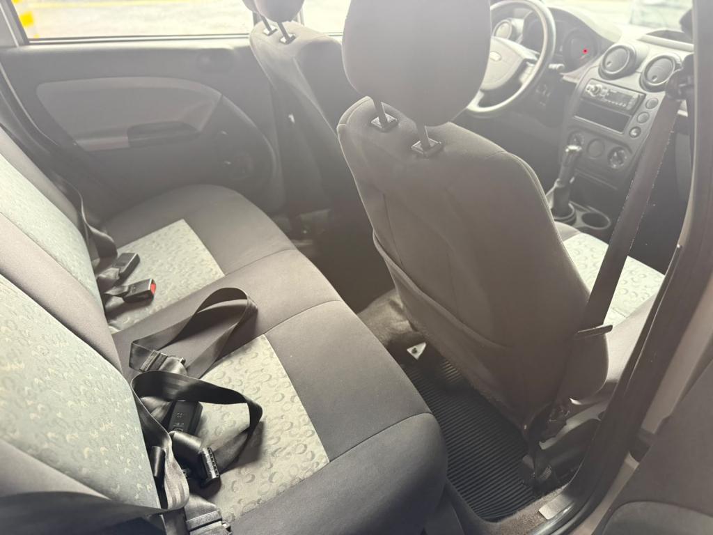 FORD Fiesta Hatch - Foto