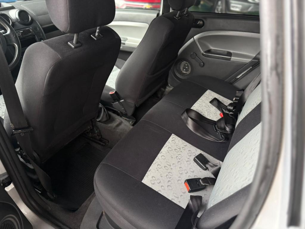 FORD Fiesta Hatch - Foto