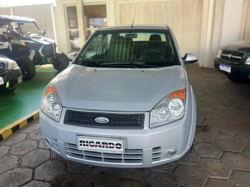 FORD Fiesta Sedan - Foto