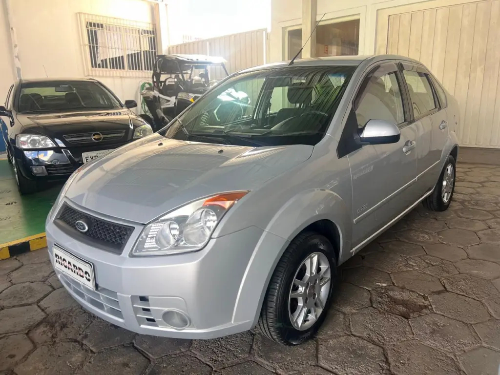 FORD Fiesta Sedan - Foto
