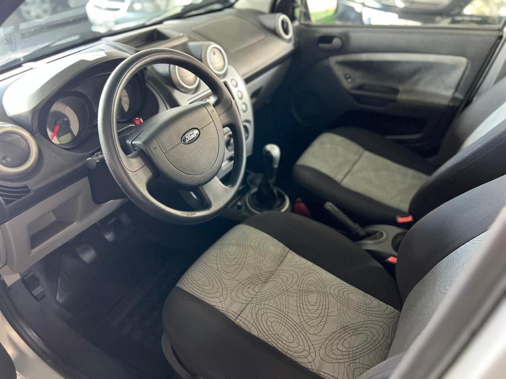 FORD Fiesta Sedan - Foto