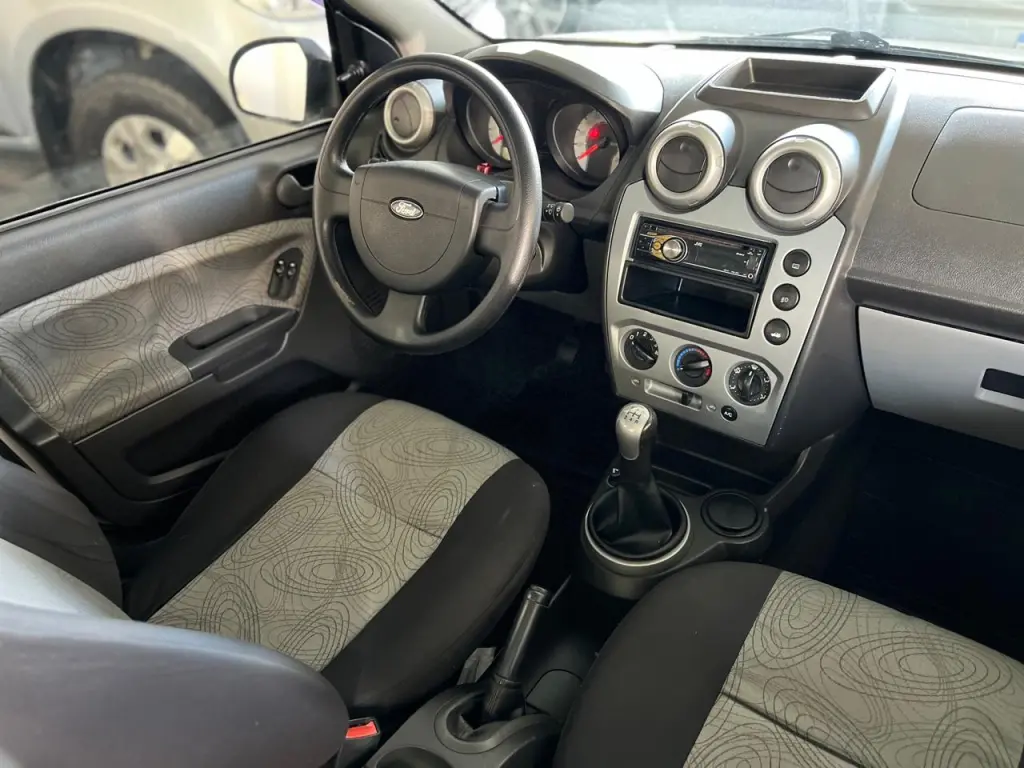 FORD Fiesta Sedan - Foto
