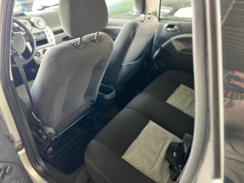 FORD Fiesta Sedan - Foto