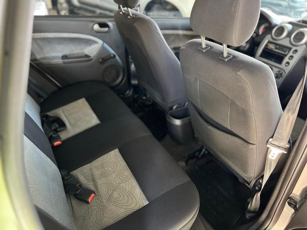 FORD Fiesta Sedan - Foto