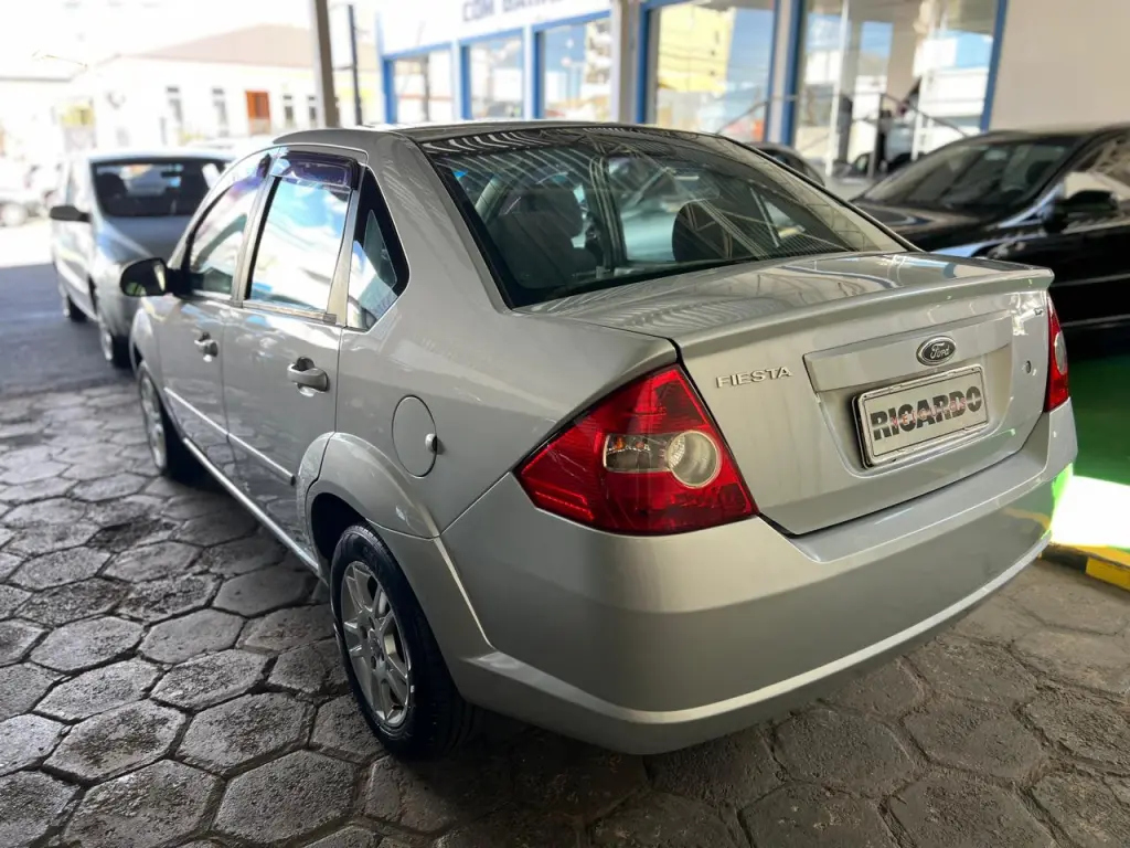 FORD Fiesta Sedan - Foto