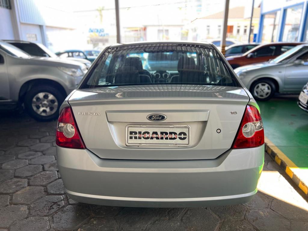 FORD Fiesta Sedan - Foto
