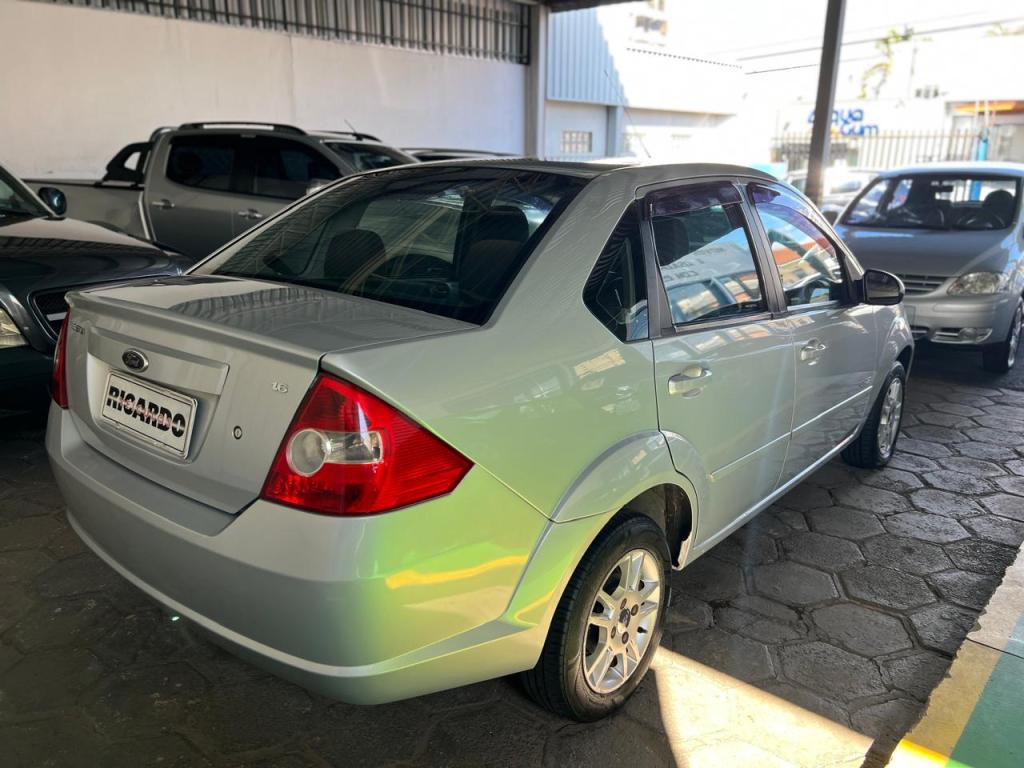 FORD Fiesta Sedan - Foto