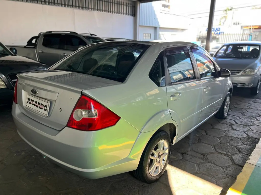FORD Fiesta Sedan - Foto