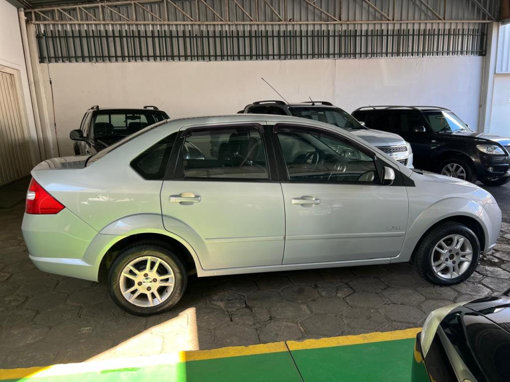 FORD Fiesta Sedan - Foto