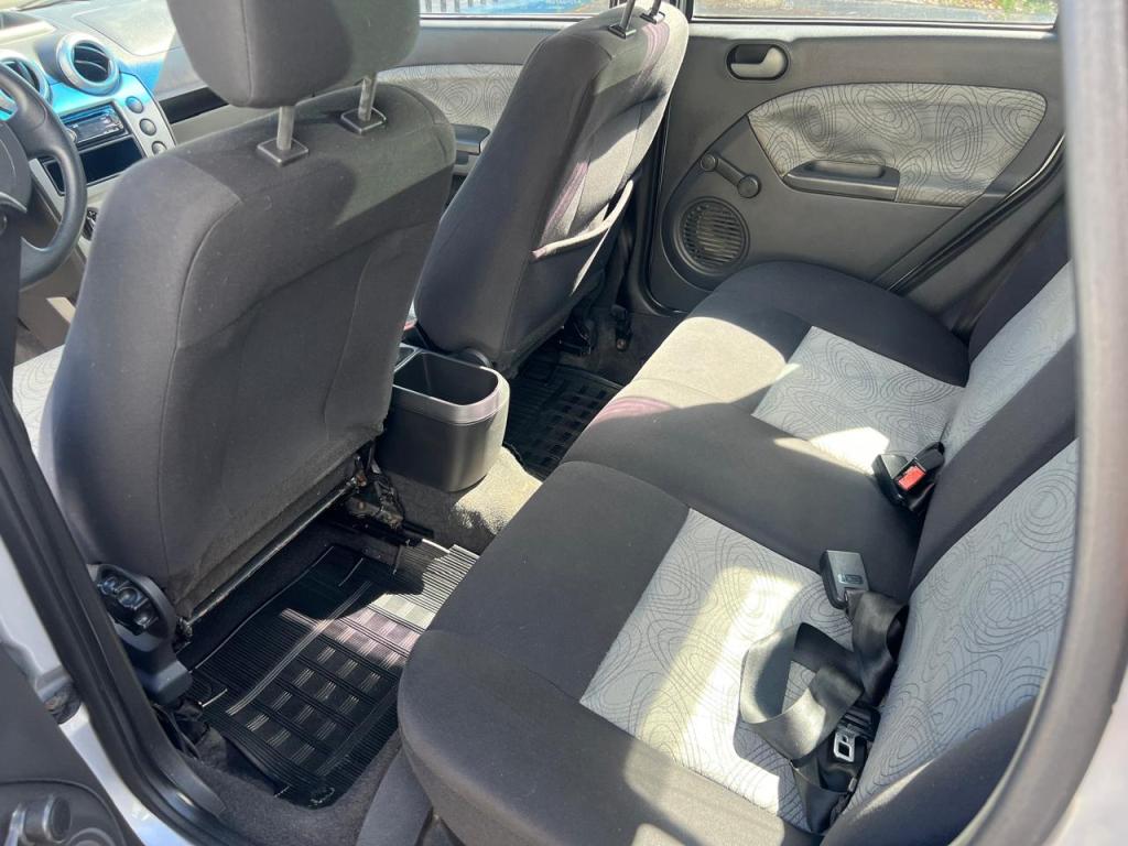 FORD Fiesta Sedan - Foto