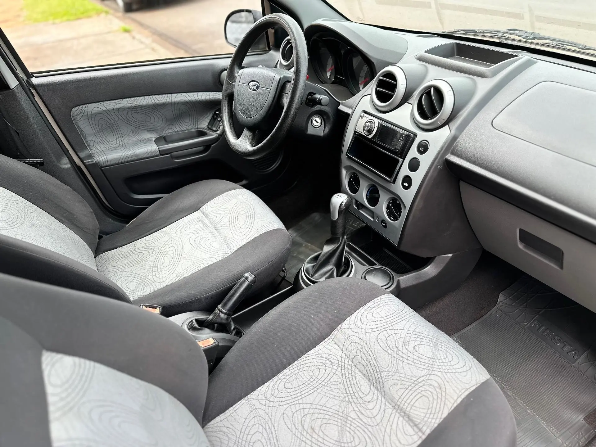 FORD Fiesta Sedan - Foto