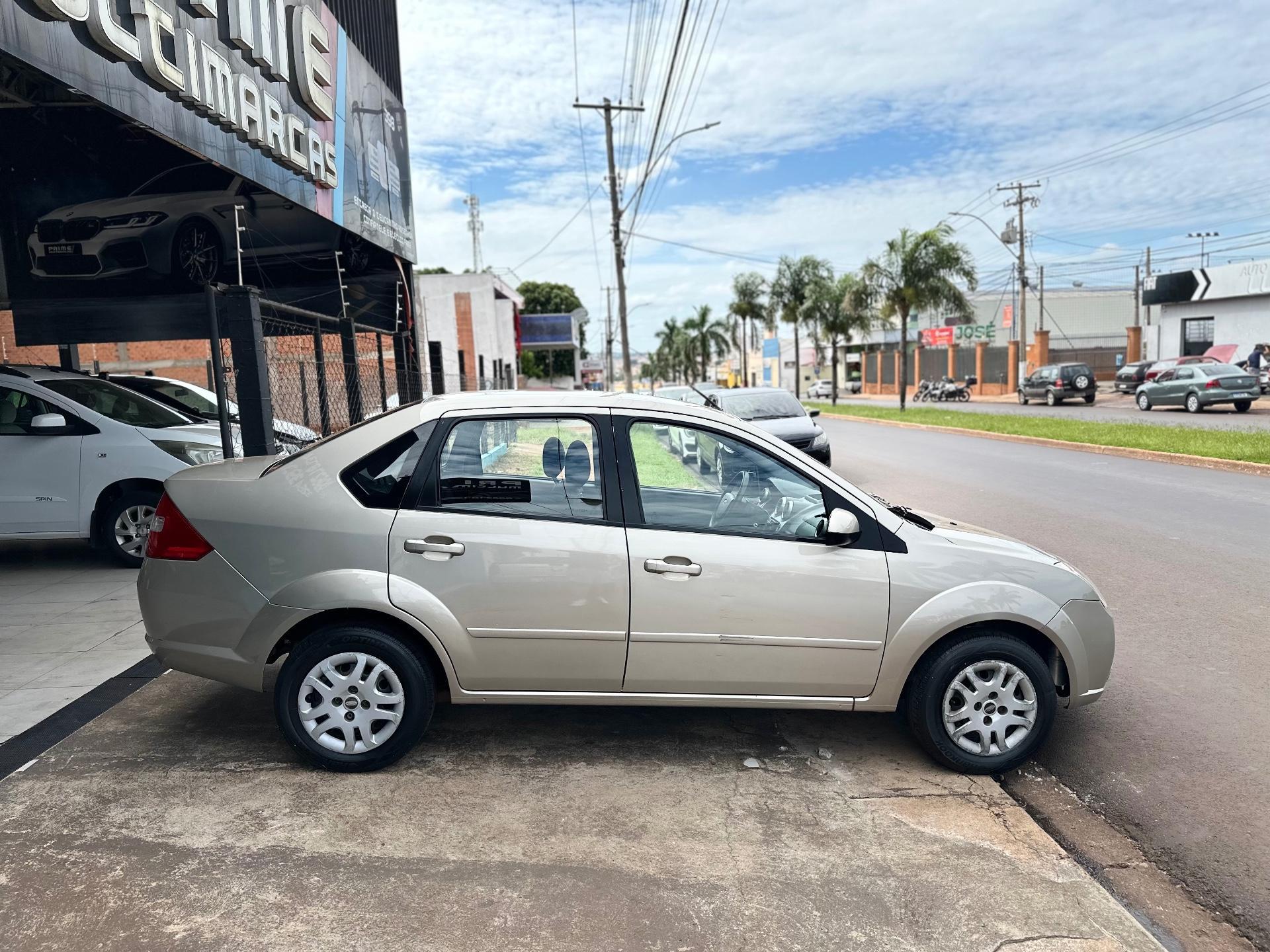 FORD Fiesta Sedan - Foto