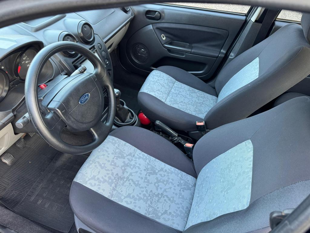 FORD Fiesta Sedan - Foto
