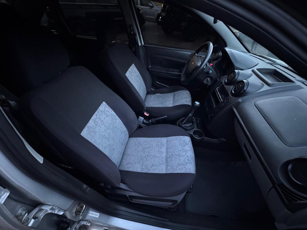 FORD Fiesta Sedan - Foto