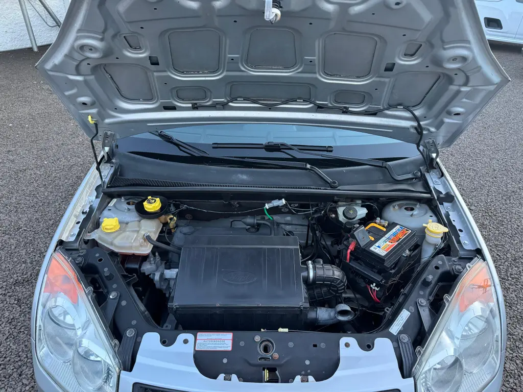 FORD Fiesta Sedan - Foto