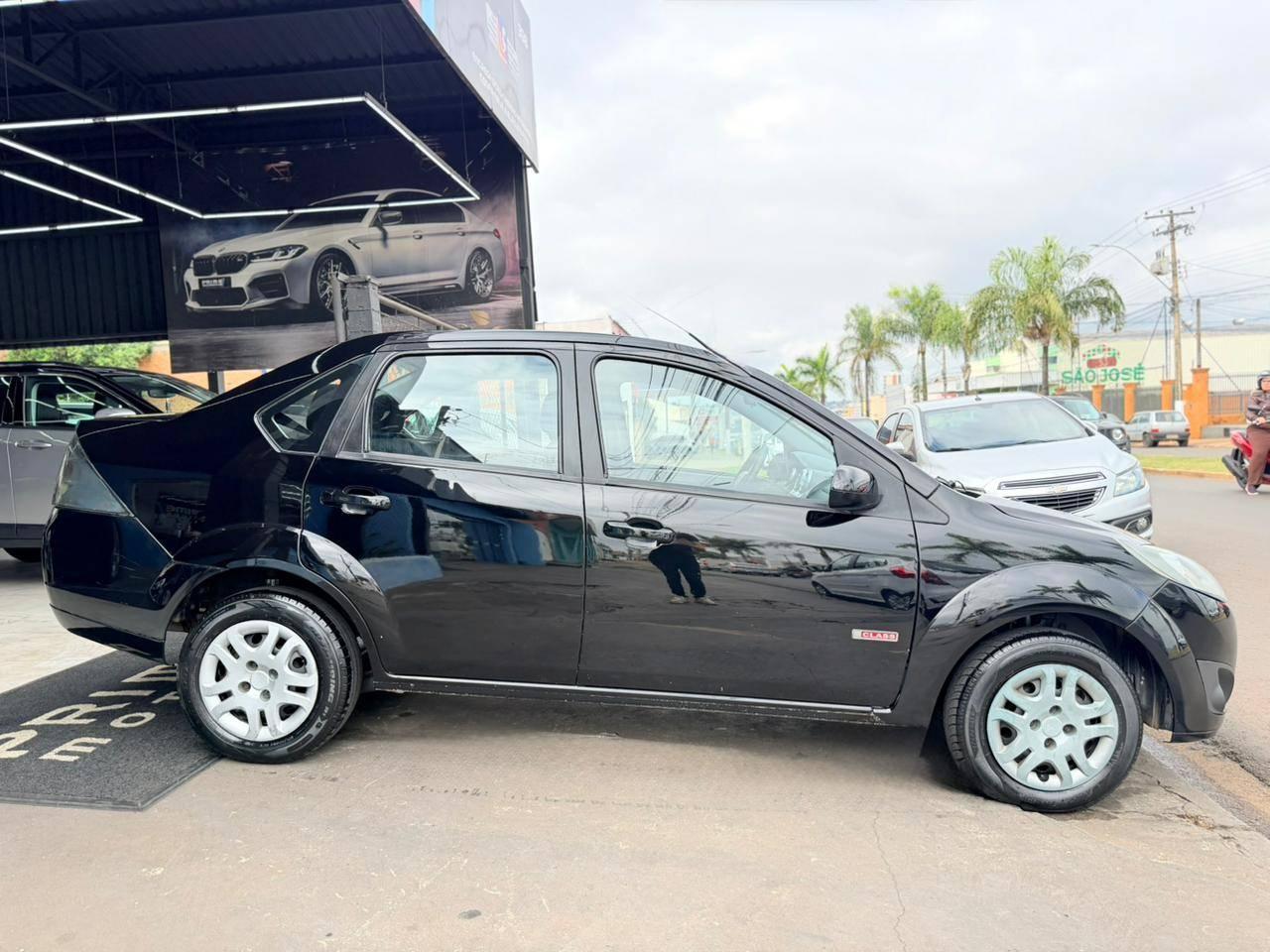FORD Fiesta Sedan - Foto