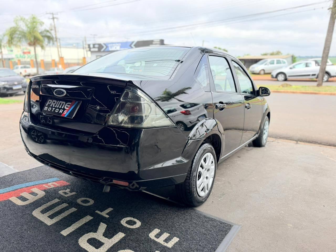 FORD Fiesta Sedan - Foto