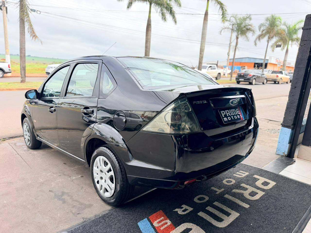 FORD Fiesta Sedan - Foto