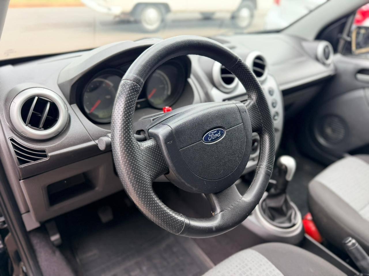 FORD Fiesta Sedan - Foto