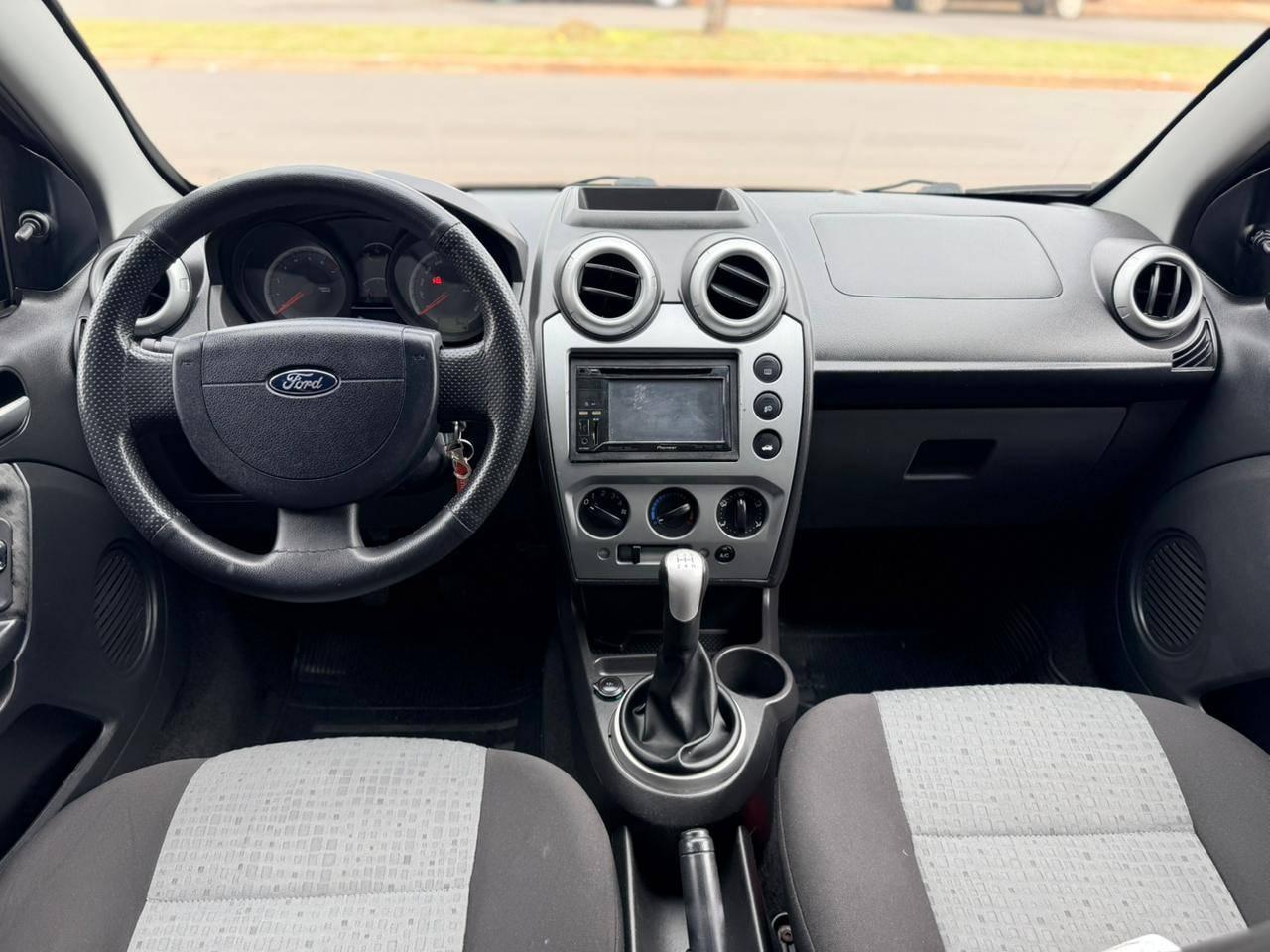 FORD Fiesta Sedan - Foto