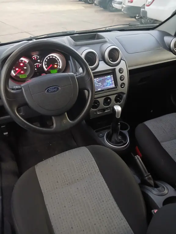 FORD Fiesta Sedan - Foto