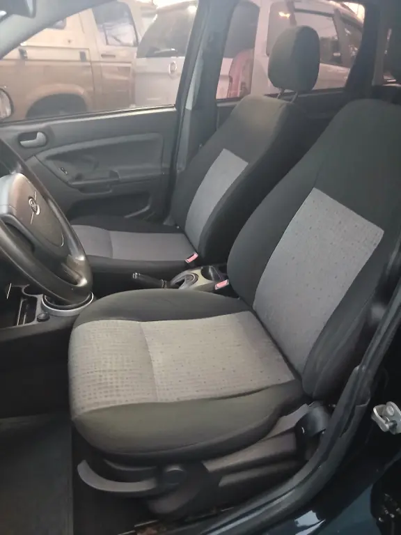 FORD Fiesta Sedan - Foto