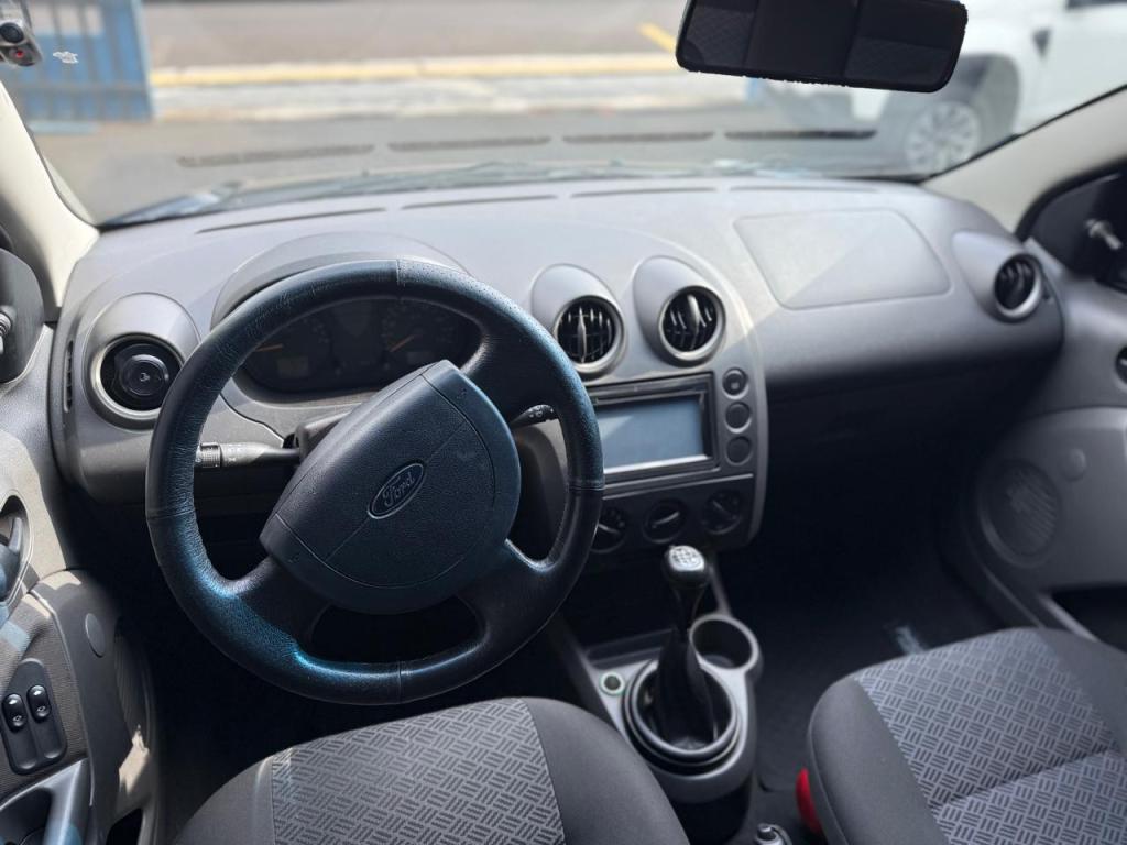 FORD Fiesta Sedan - Foto