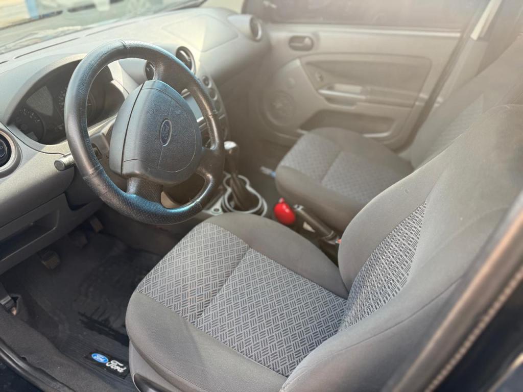 FORD Fiesta Sedan - Foto