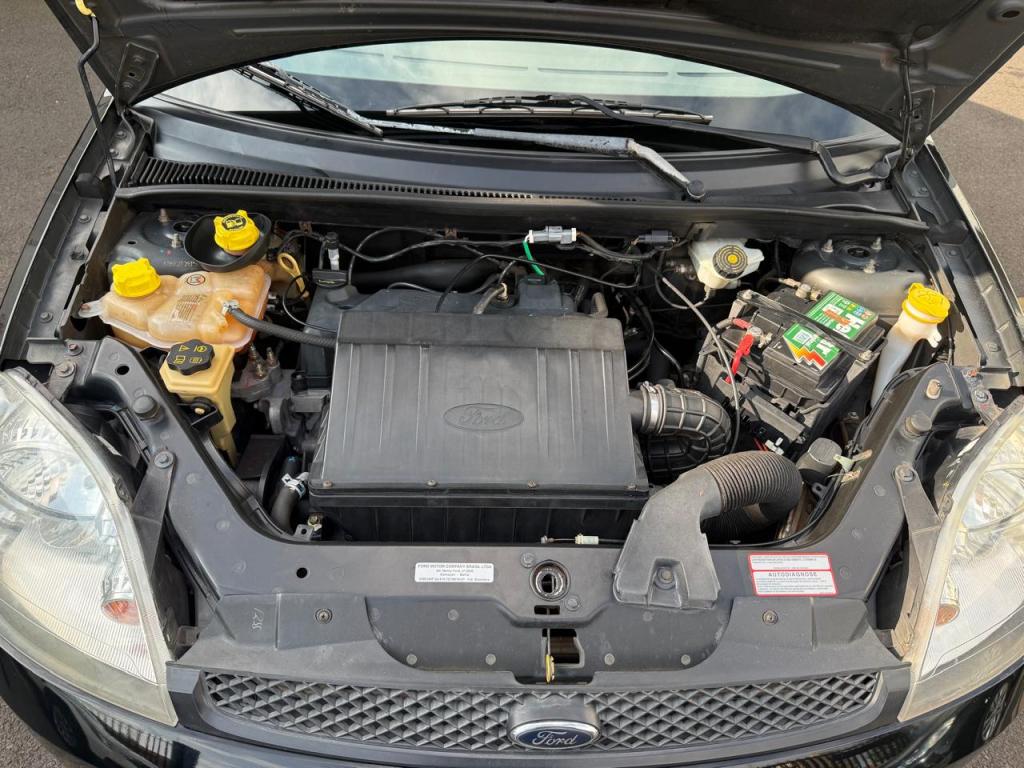 FORD Fiesta Sedan - Foto