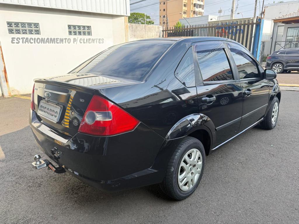 FORD Fiesta Sedan - Foto