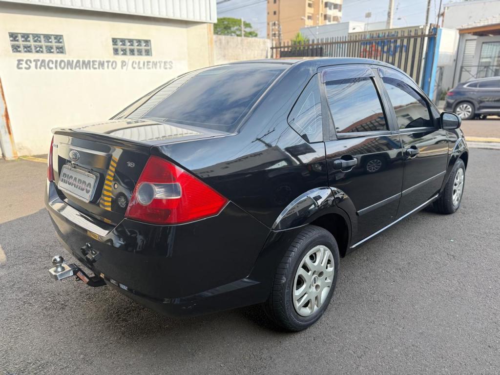 FORD Fiesta Sedan - Foto