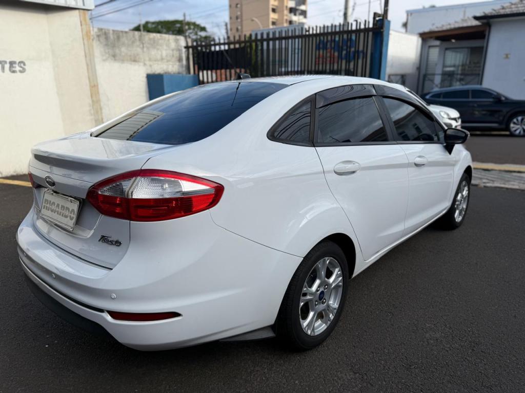 FORD Fiesta Sedan - Foto