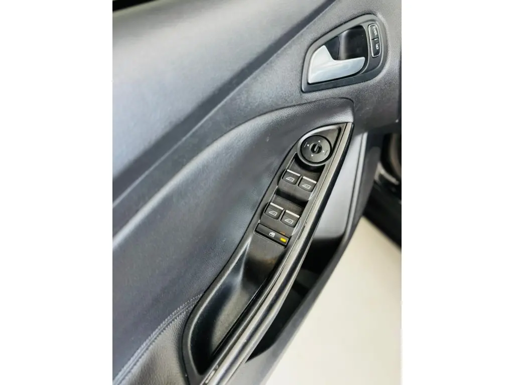 FORD Focus Hatch - Foto