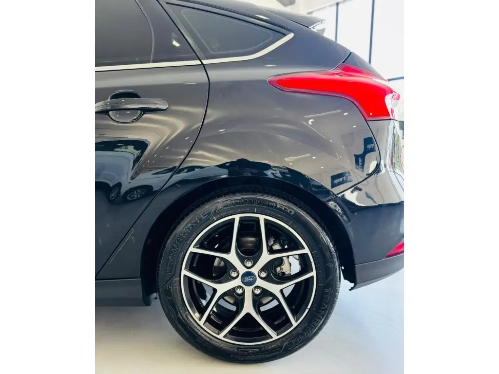 FORD Focus Hatch - Foto