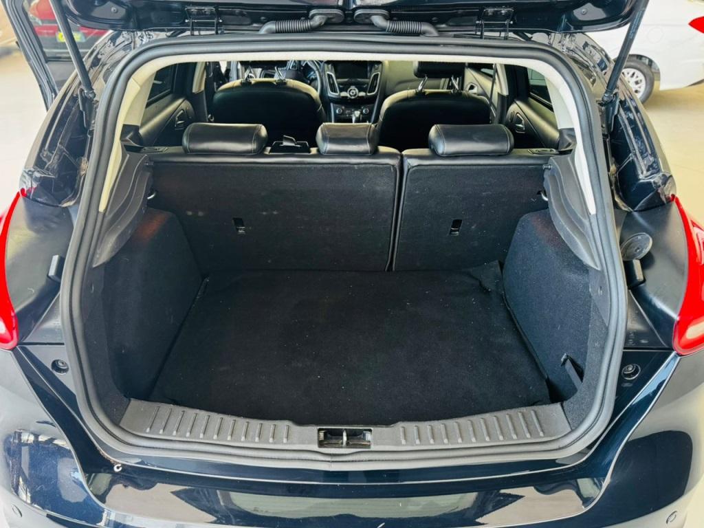 FORD Focus Hatch - Foto