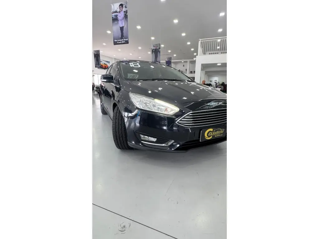 FORD Focus Hatch - Foto