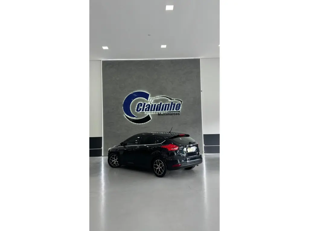 FORD Focus Hatch - Foto